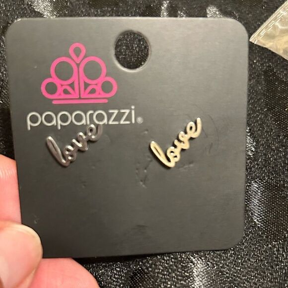 NWT Paparazzi Love Earrings - Picture 7 of 8